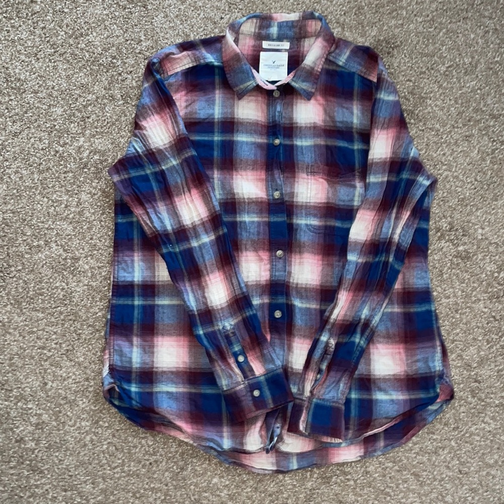 American Eagle long sleeve button up flannel. Size large.